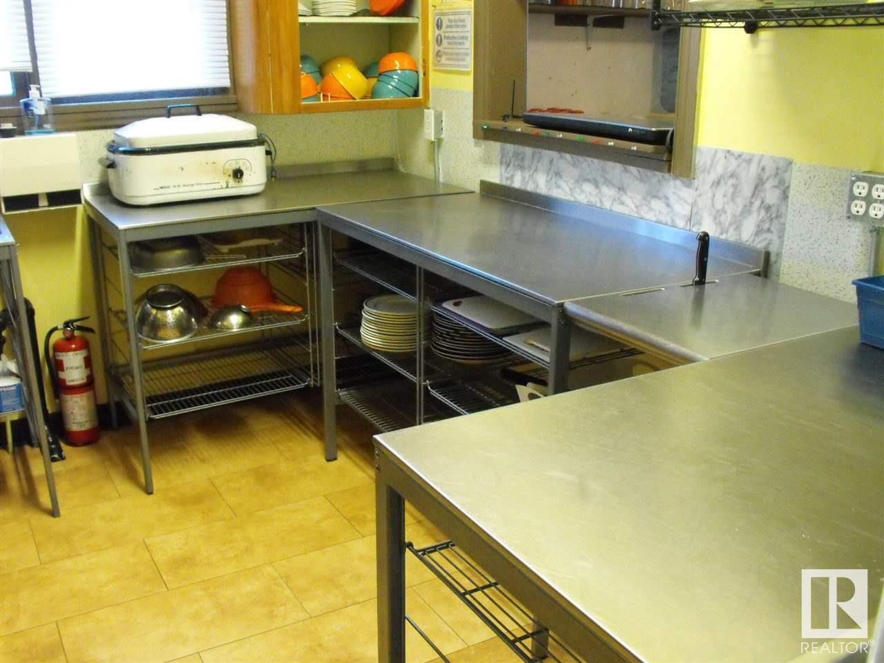 18 Centre St Property Photo 20