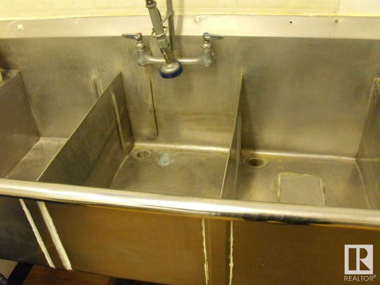18 Centre St Property Photo 23