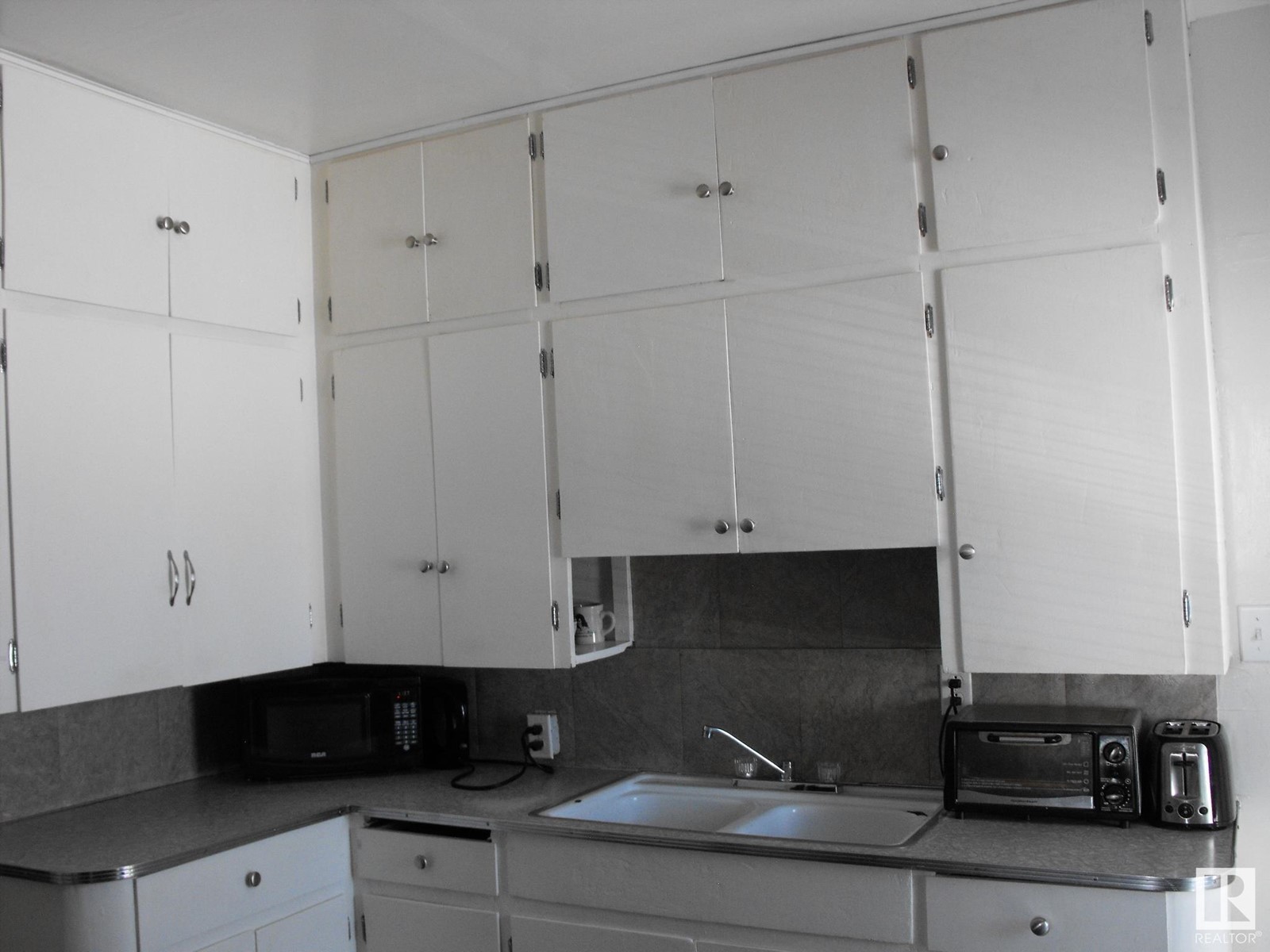 4823 50 Av Property Photo 8