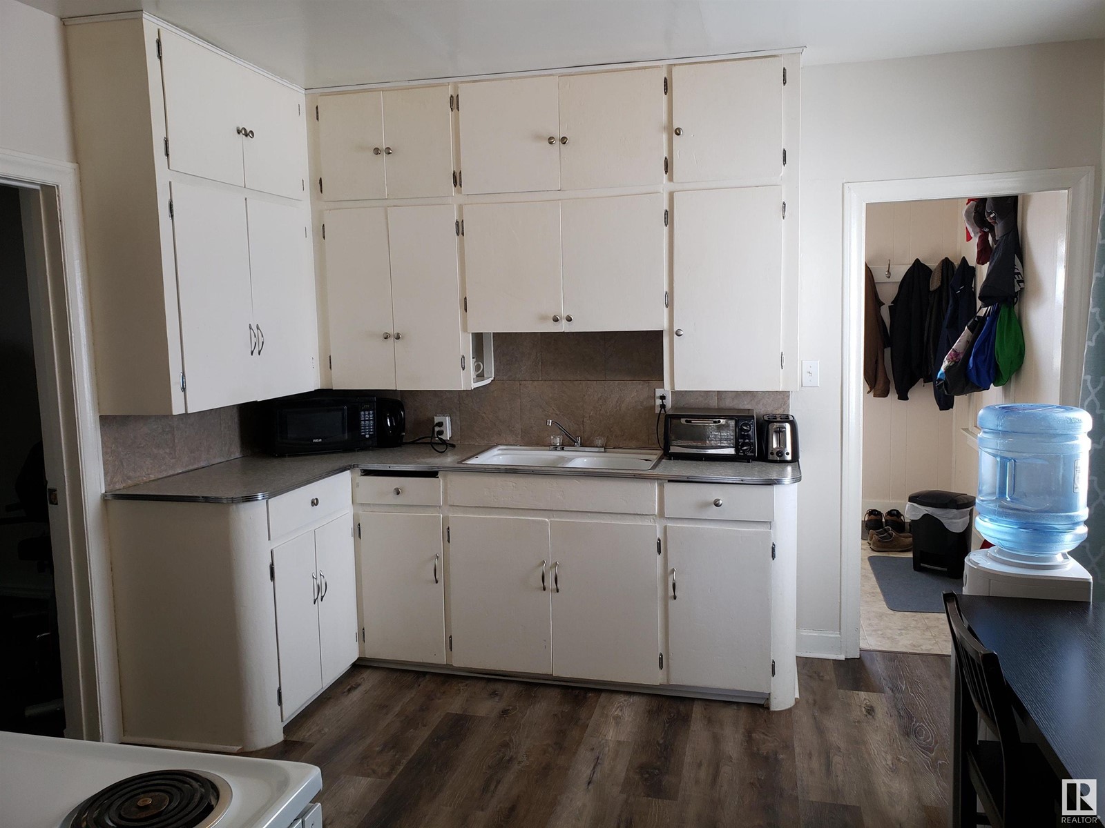 4823 50 Av Property Photo 9