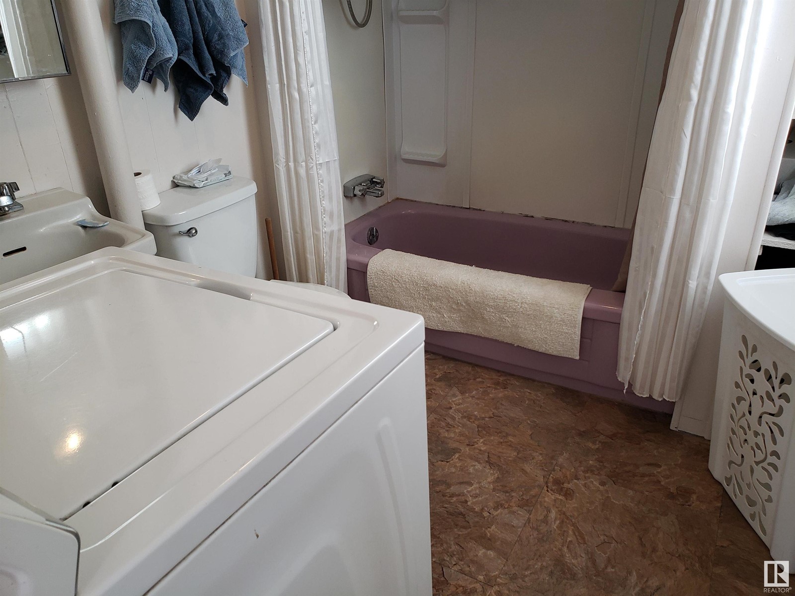 4823 50 Av Property Photo 22