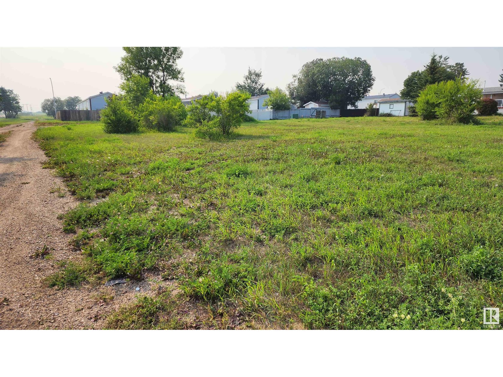 5002 55 St Property Photo 4