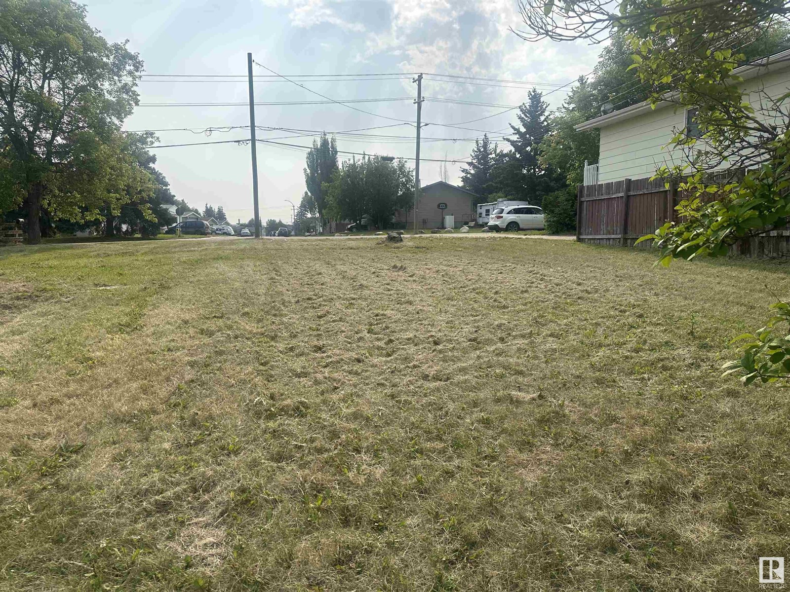 5312 57 St Property Photo 1