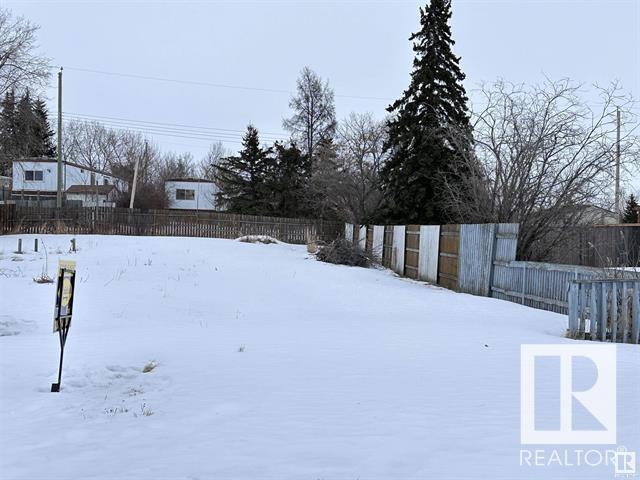 4815 52 St Property Photo 2