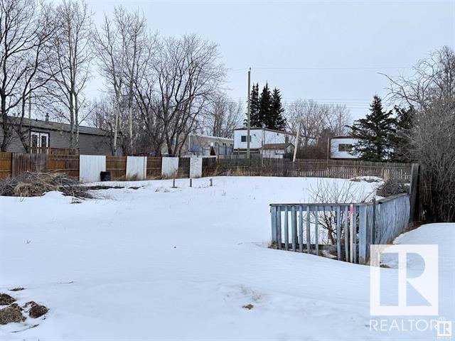 4815 52 St Property Photo 3