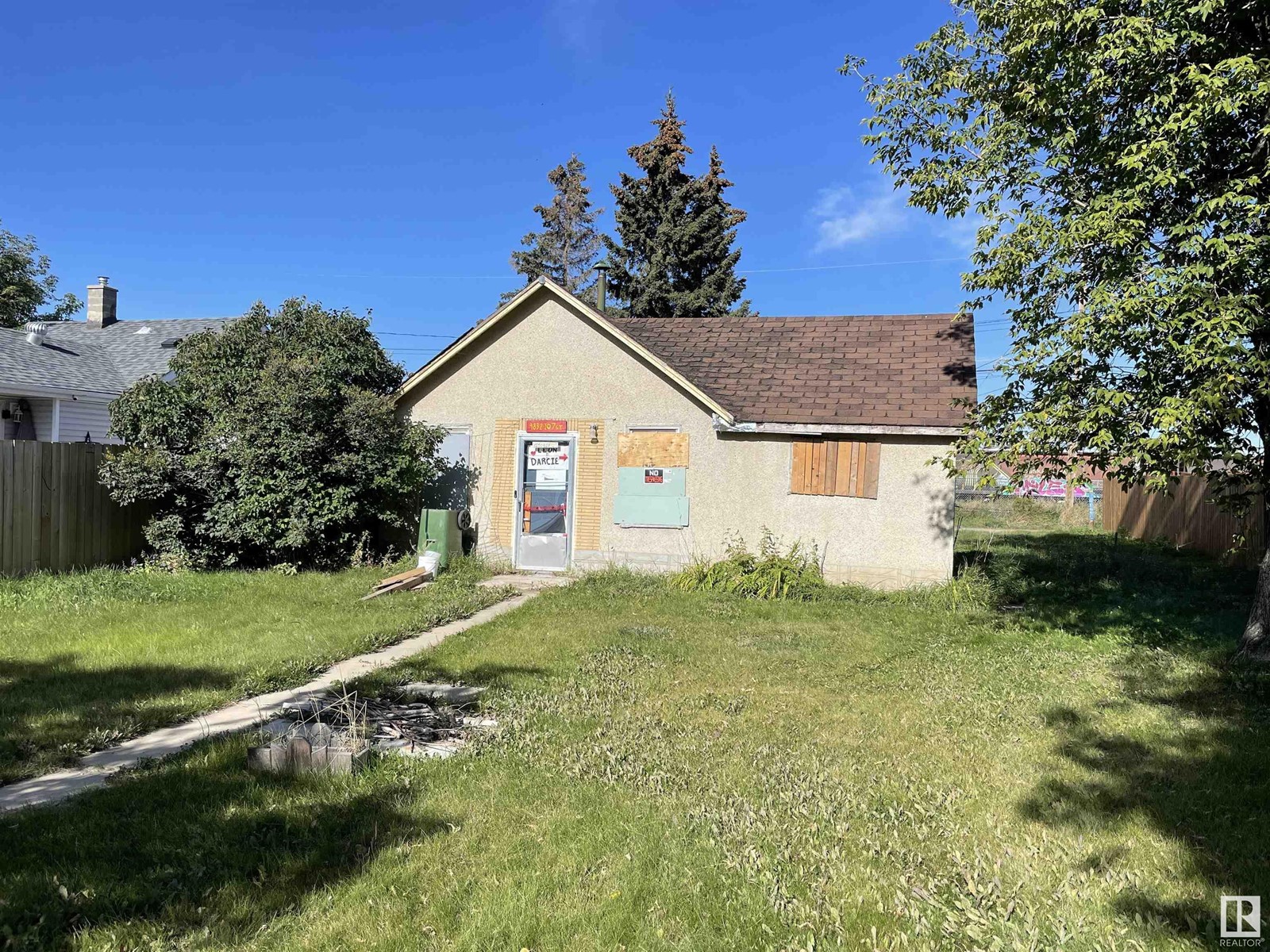 9832 107 St Property Photo 1