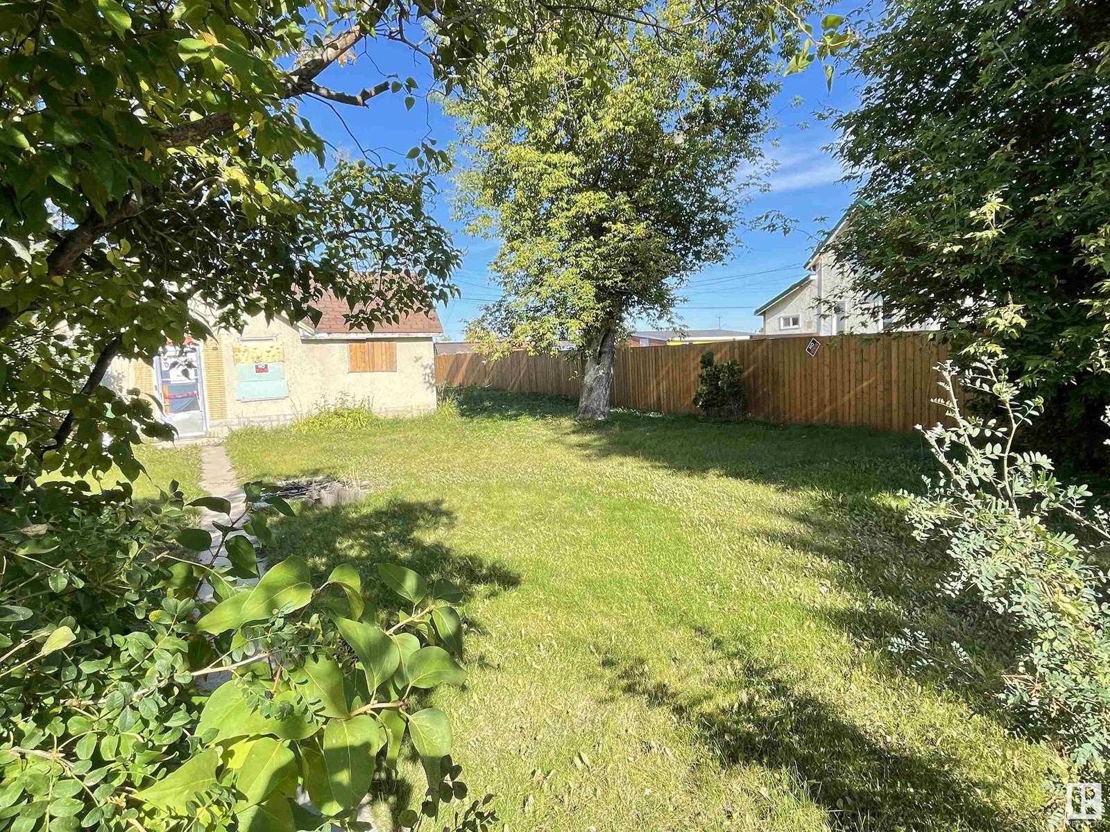 9832 107 St Property Photo 3