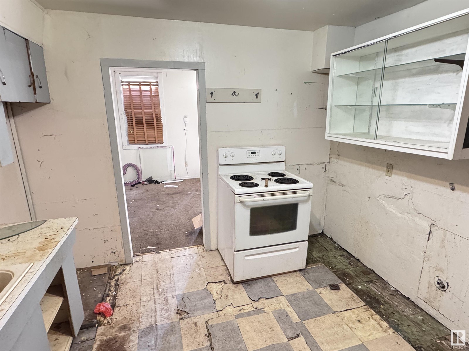 9832 107 St Property Photo 14