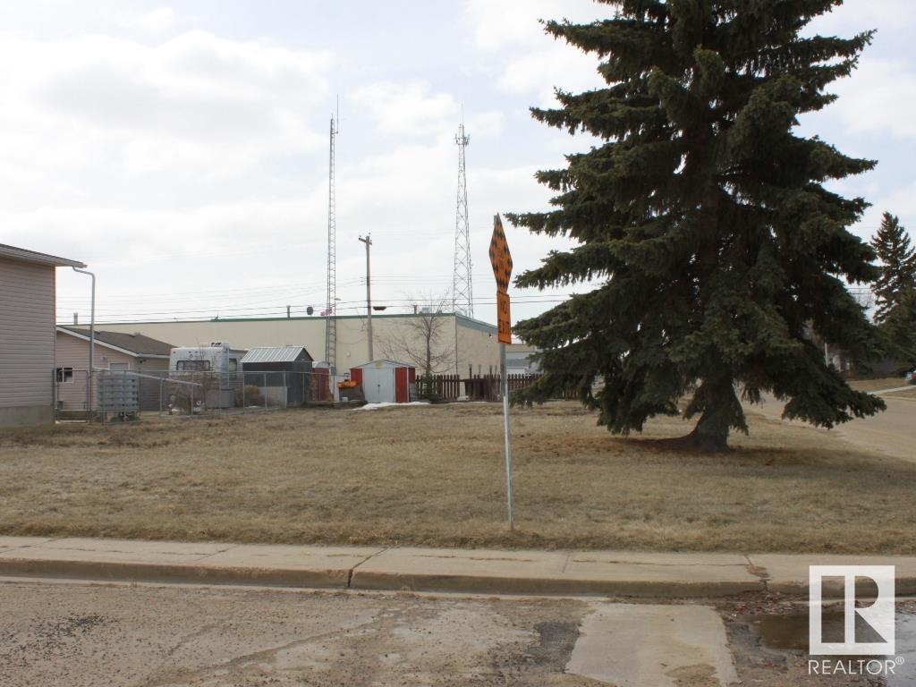 5515 48 St Property Photo 2