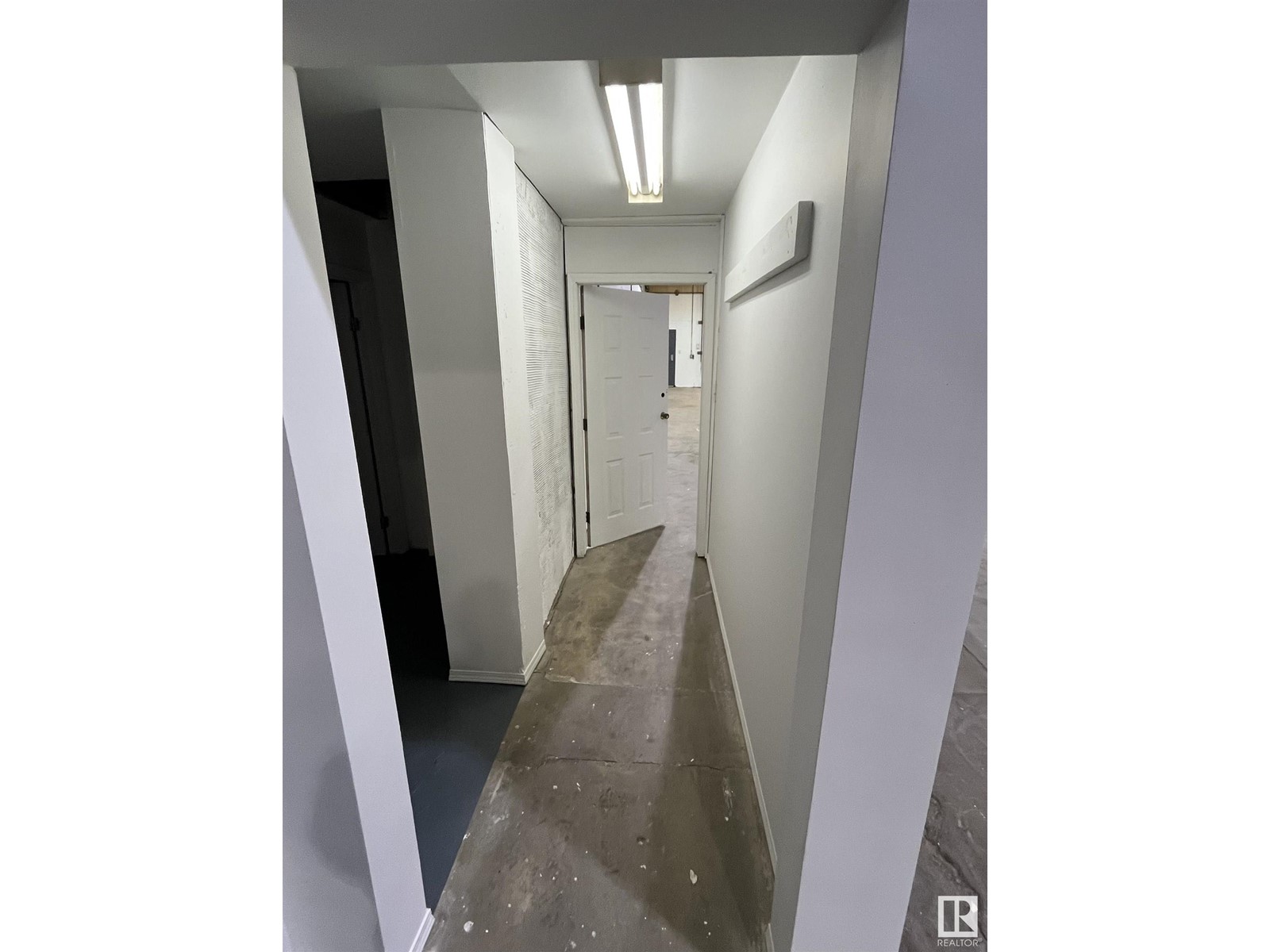 4907 1 Av Property Photo 3