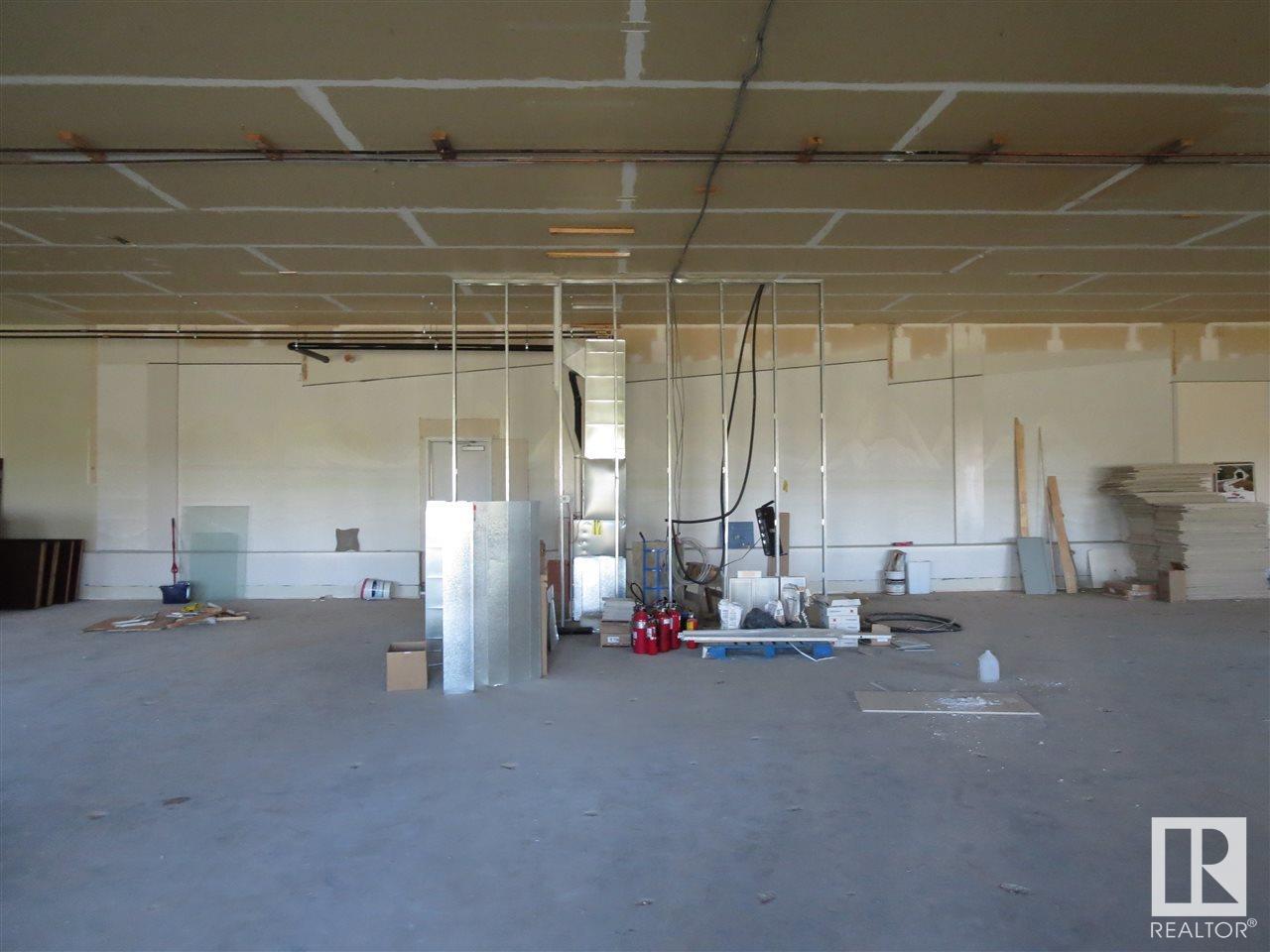 4114 50 Av Property Photo 4