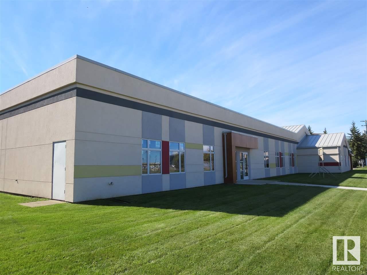 4114 50 Av Property Photo 7