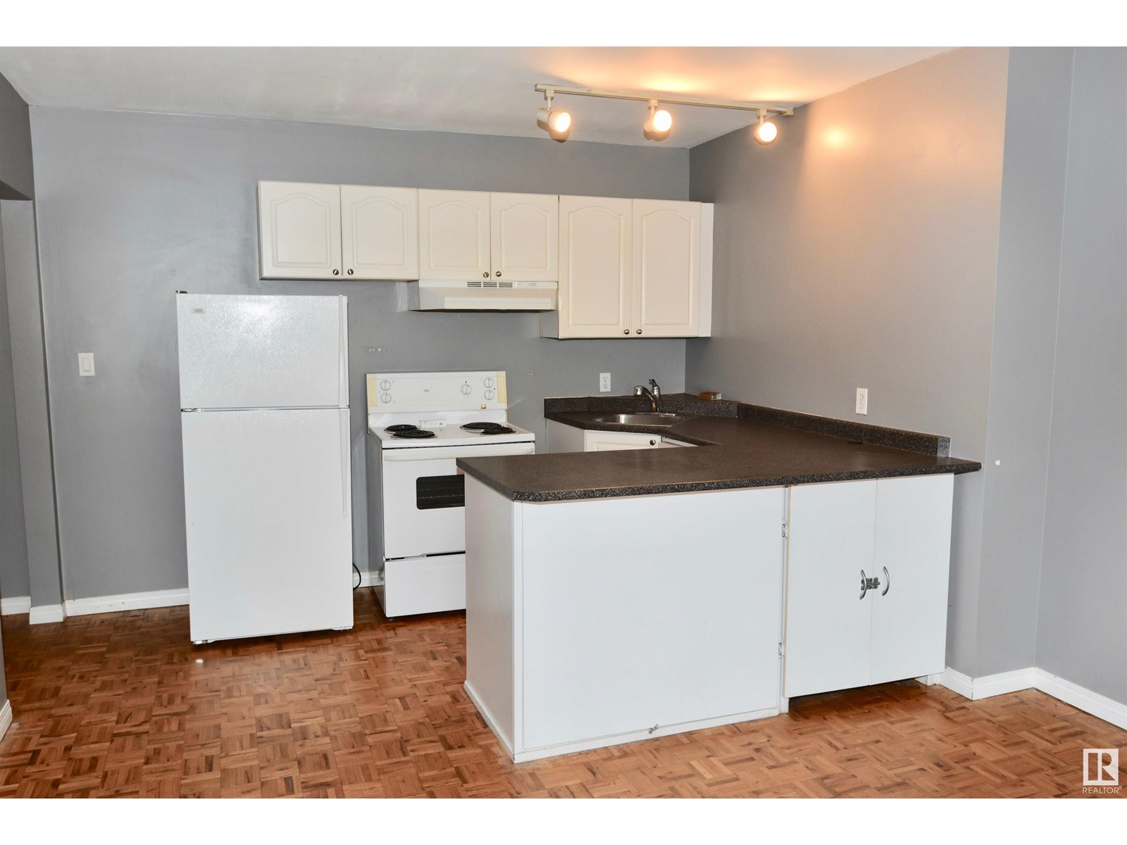#606 11025 Jasper Av Nw Property Photo 4