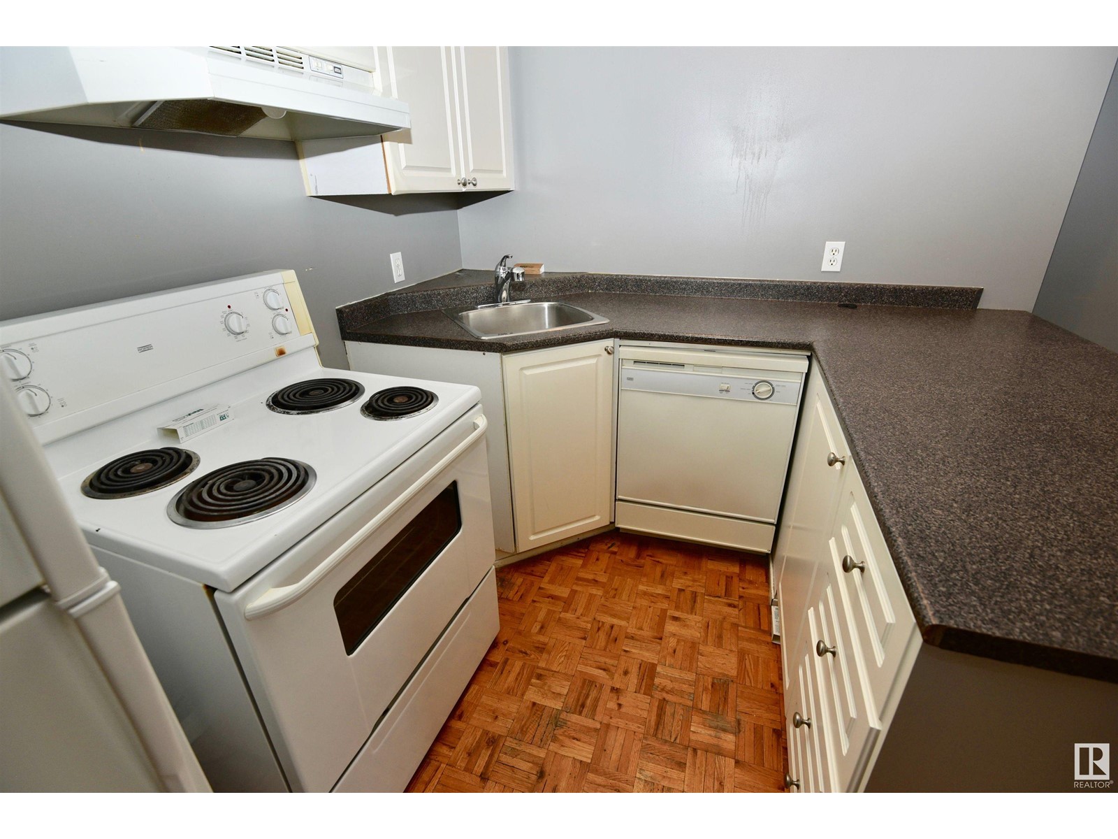 #606 11025 Jasper Av Nw Property Photo 5