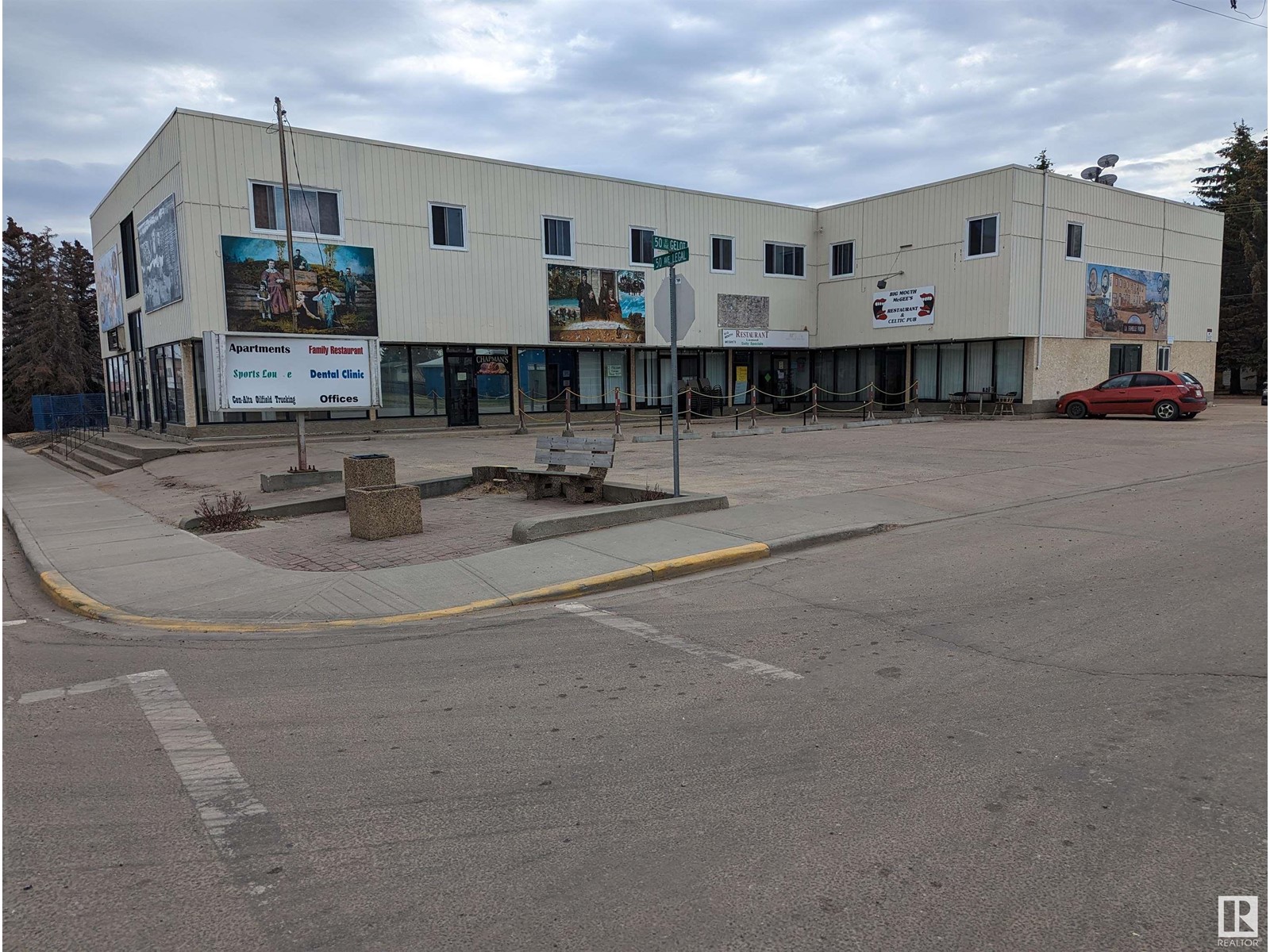 4925 50 Av Property Photo