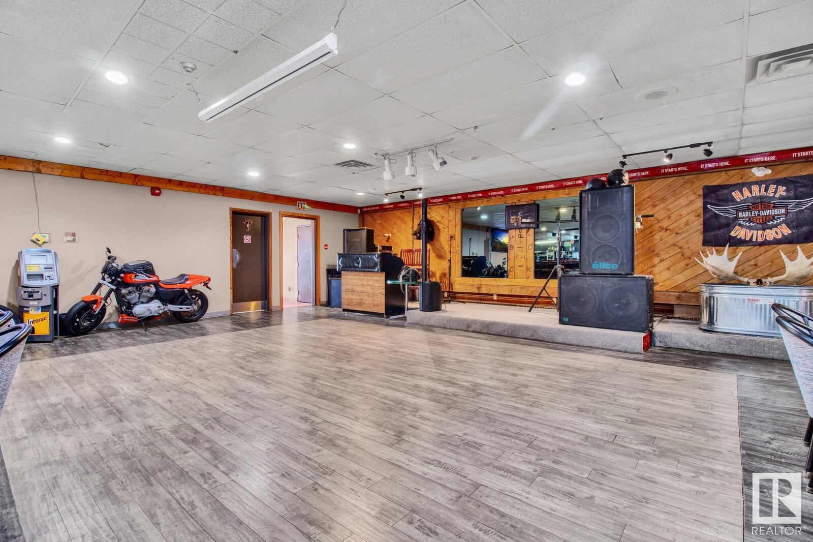5102 50 Av Property Photo 4
