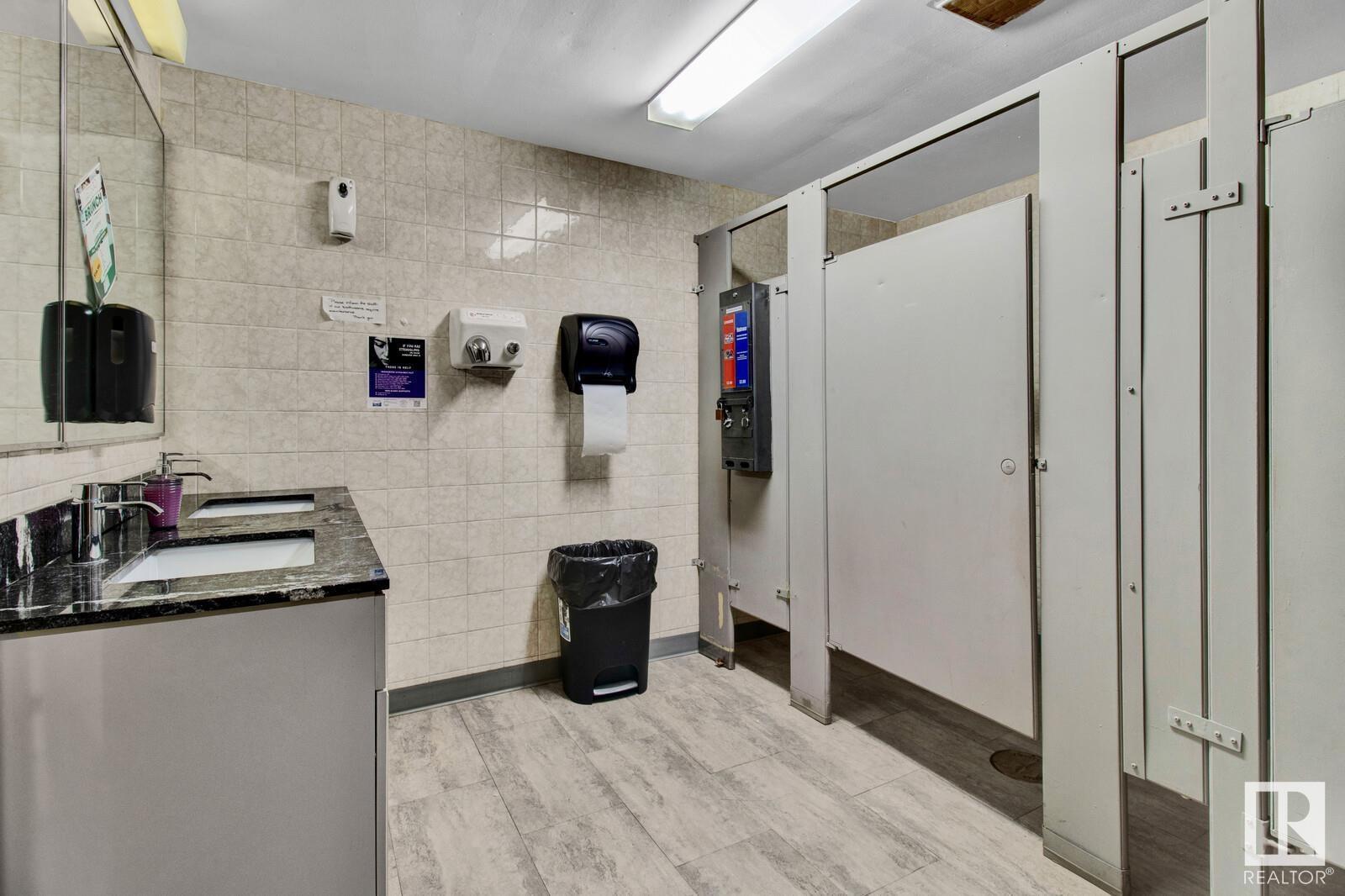 5102 50 Av Property Photo 16