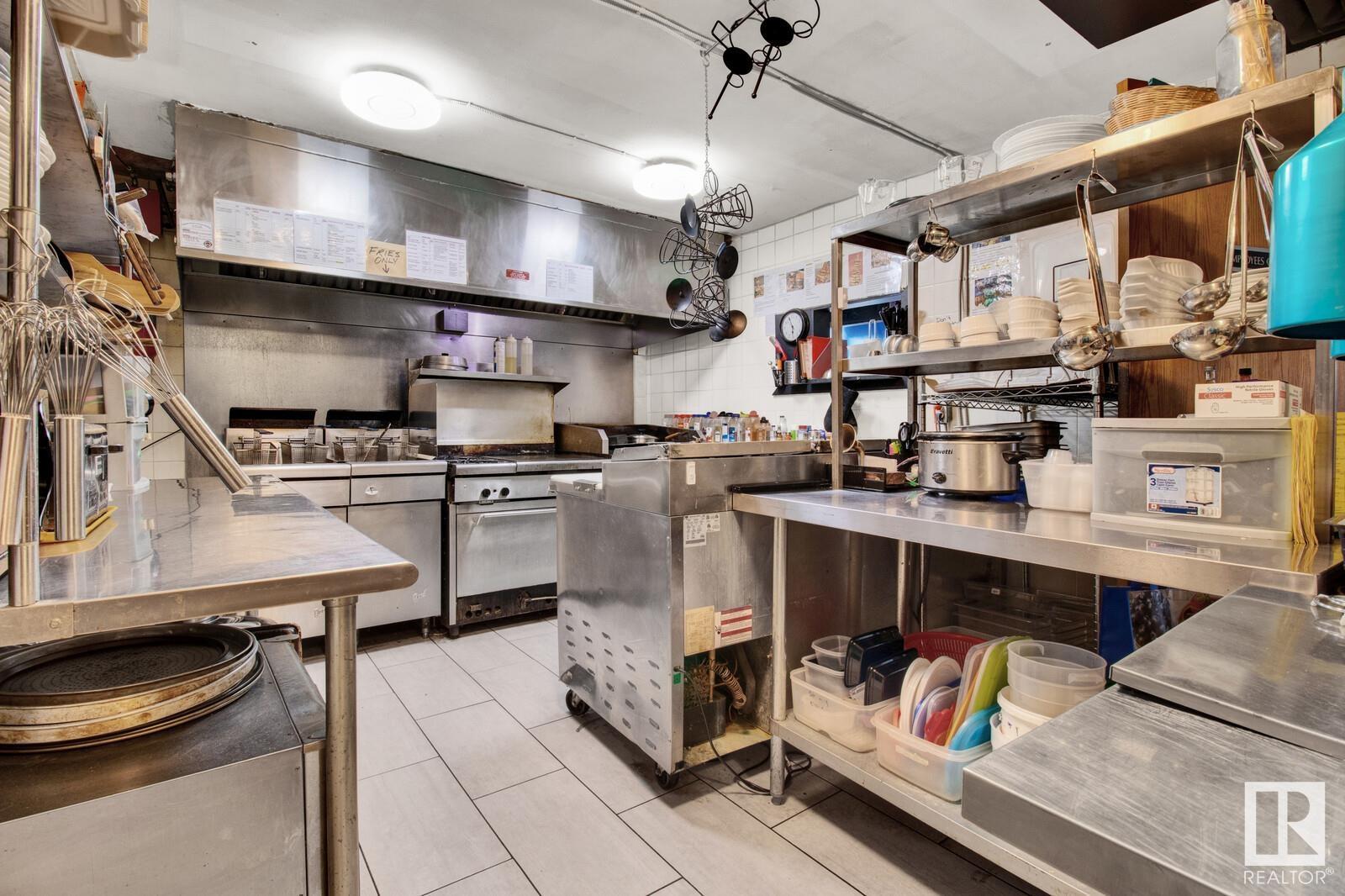 5102 50 Av Property Photo 19