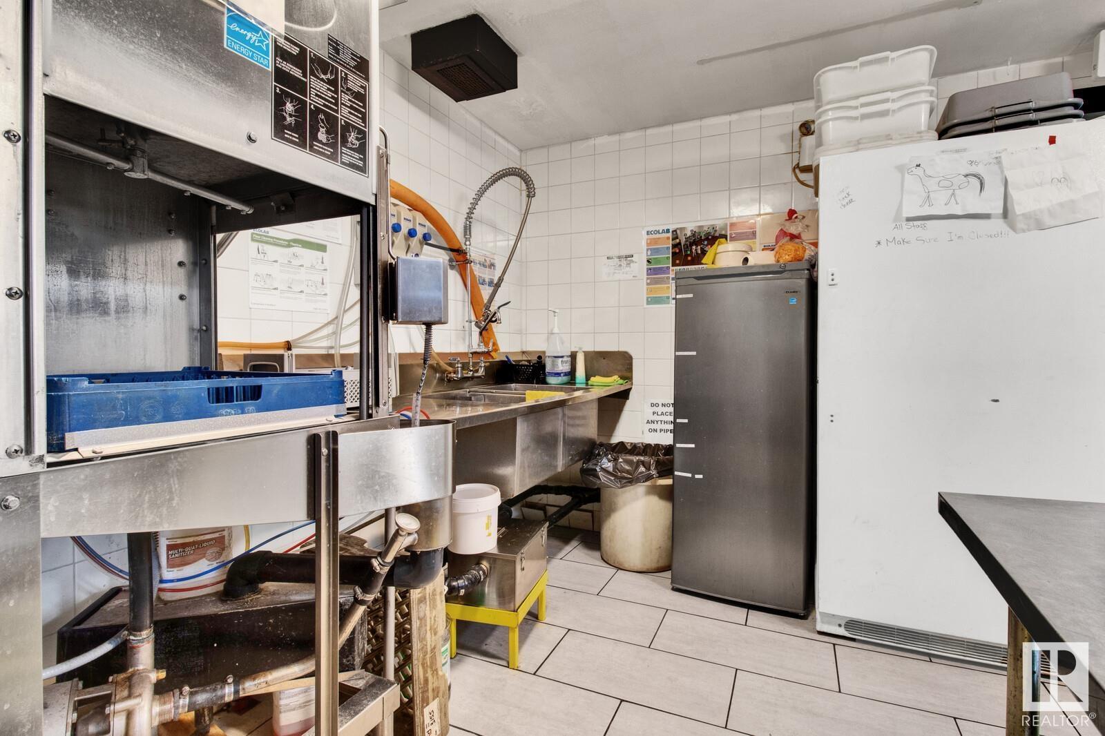 5102 50 Av Property Photo 20