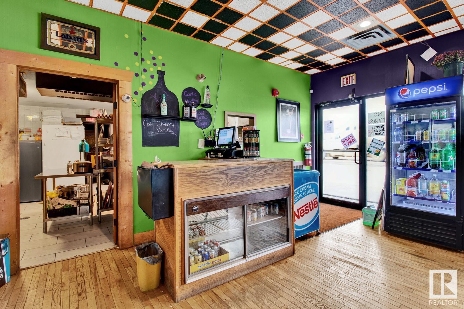 5102 50 Av Property Photo 23