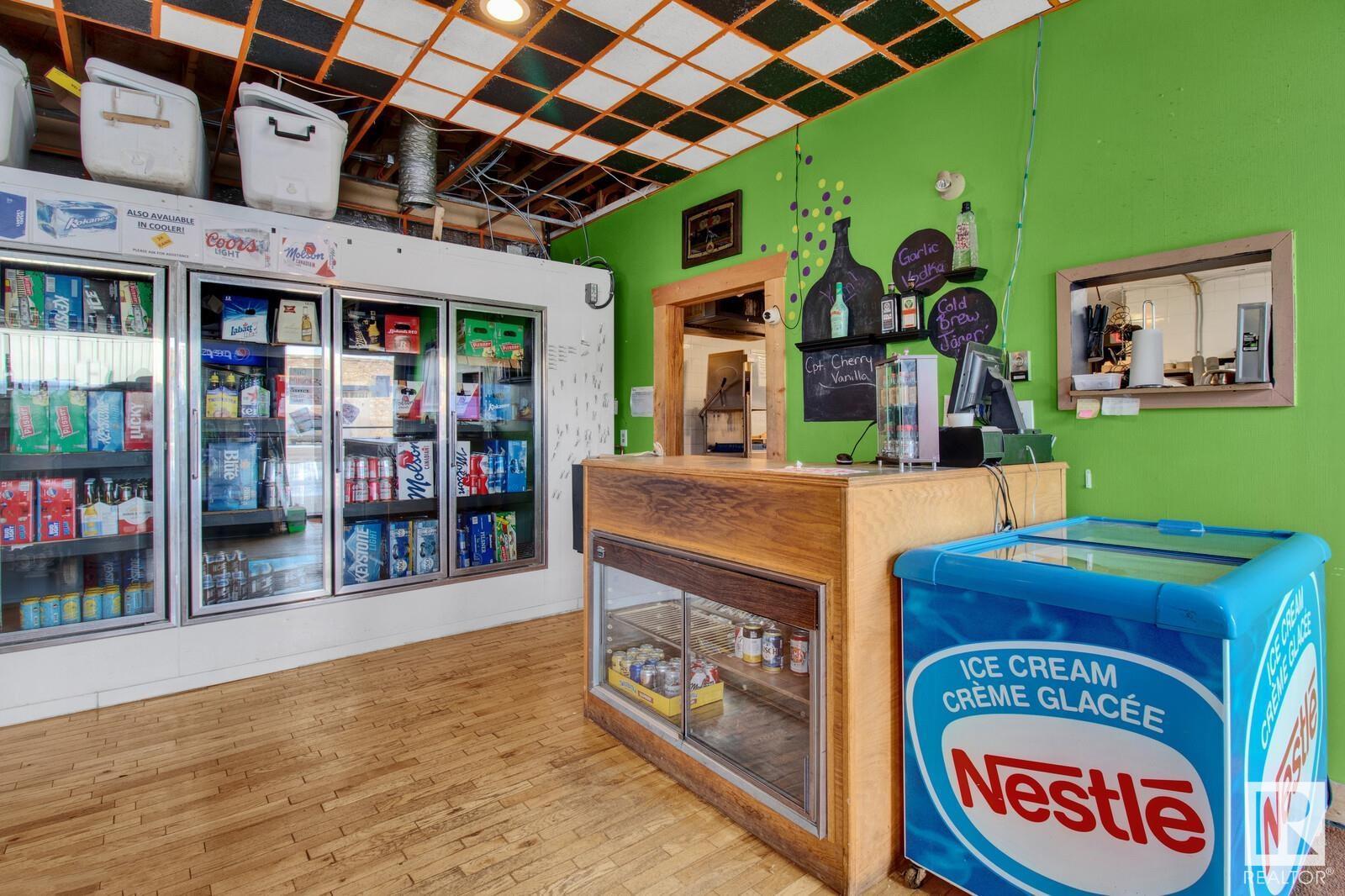5102 50 Av Property Photo 24