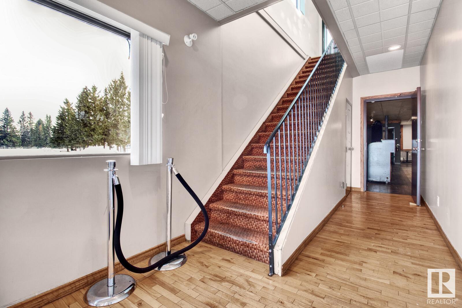 5102 50 Av Property Photo 26
