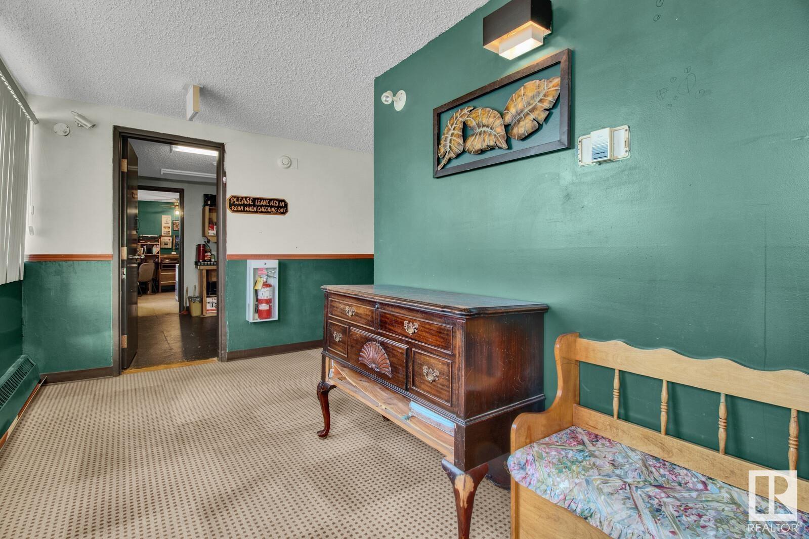 5102 50 Av Property Photo 28
