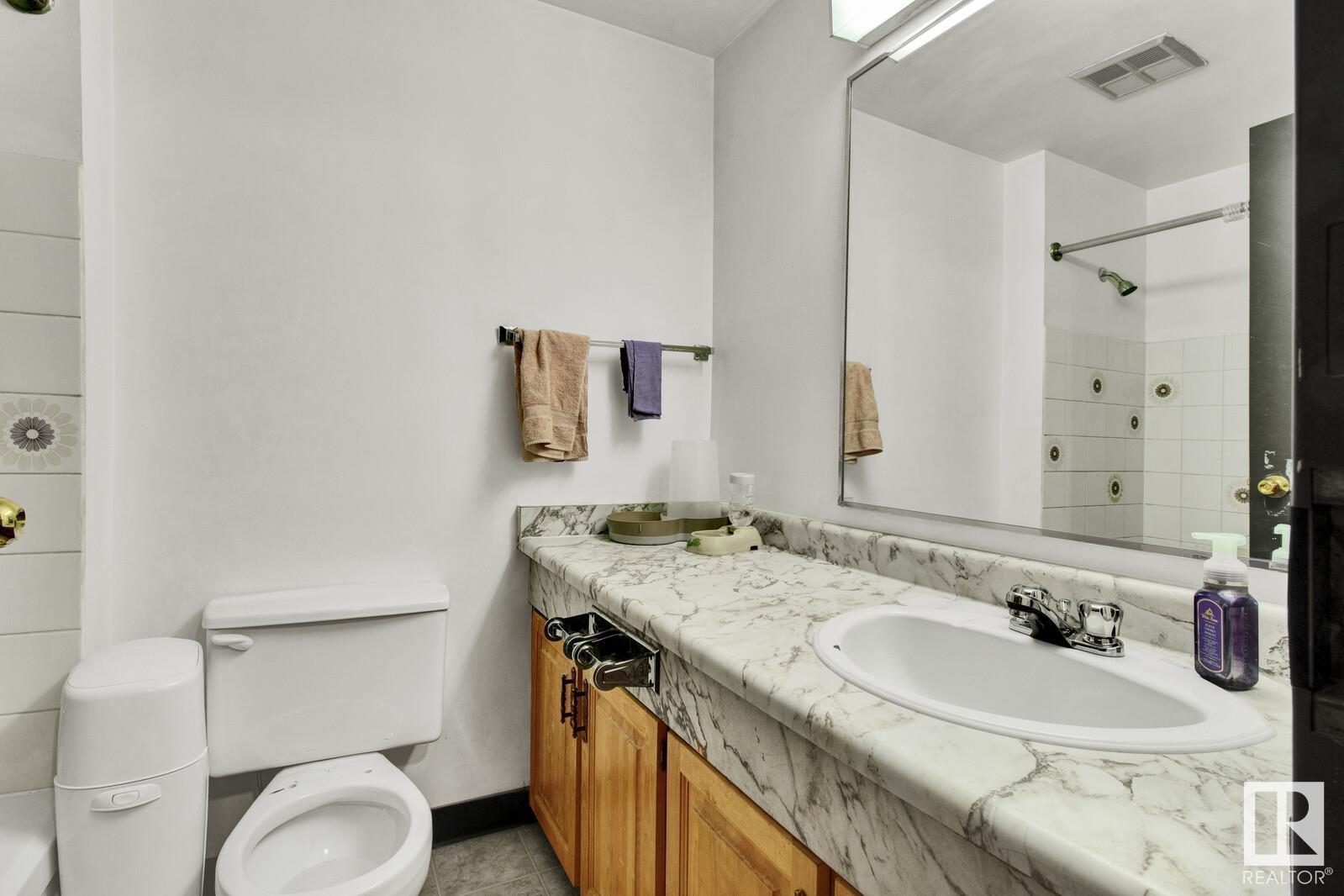 5102 50 Av Property Photo 34