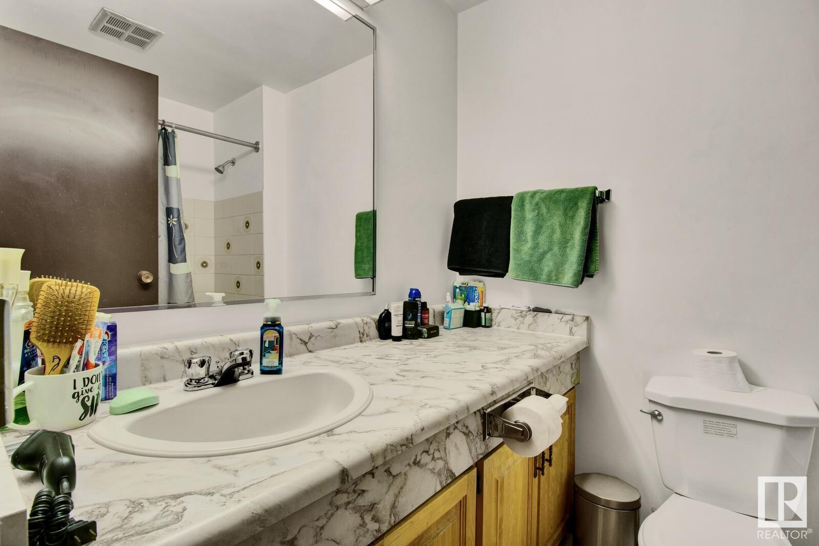5102 50 Av Property Photo 40