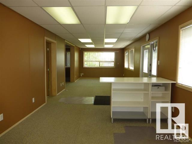 4904 & 4908 50 Ave Property Photo 4