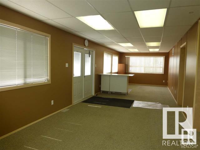 4904 & 4908 50 Ave Property Photo 5