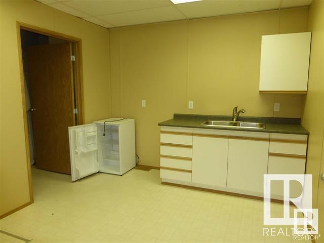 4904 & 4908 50 Ave Property Photo 9