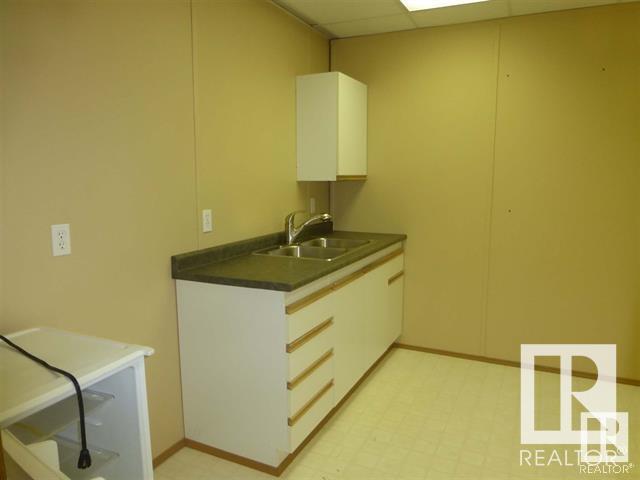 4904 & 4908 50 Ave Property Photo 10