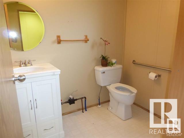 4904 & 4908 50 Ave Property Photo 11