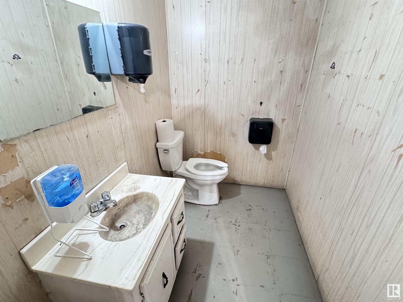 10808 97 Av Property Photo 37