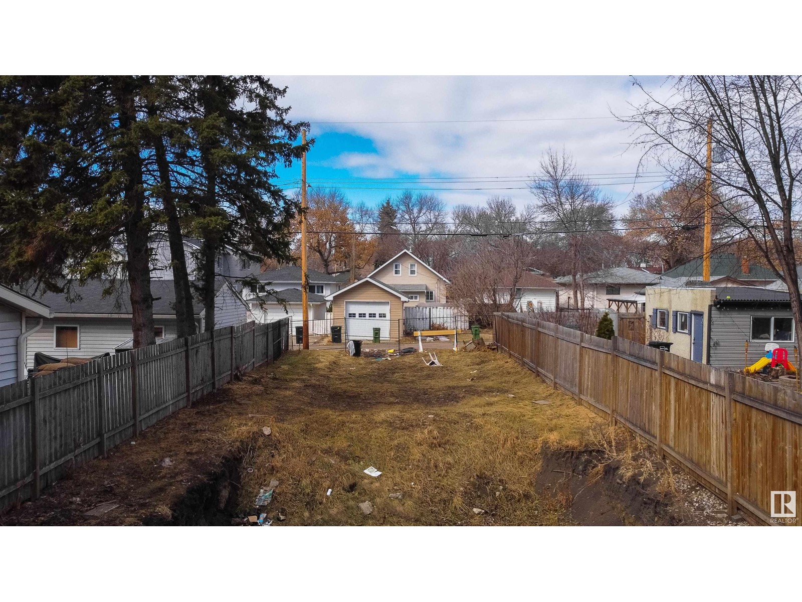 12026 93 St Nw Property Photo 2