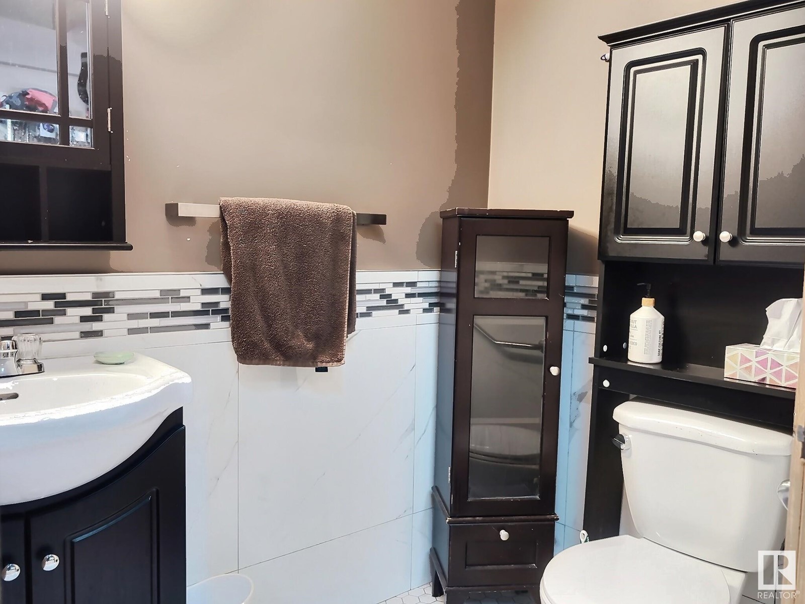 5013 50 Av Property Photo 5