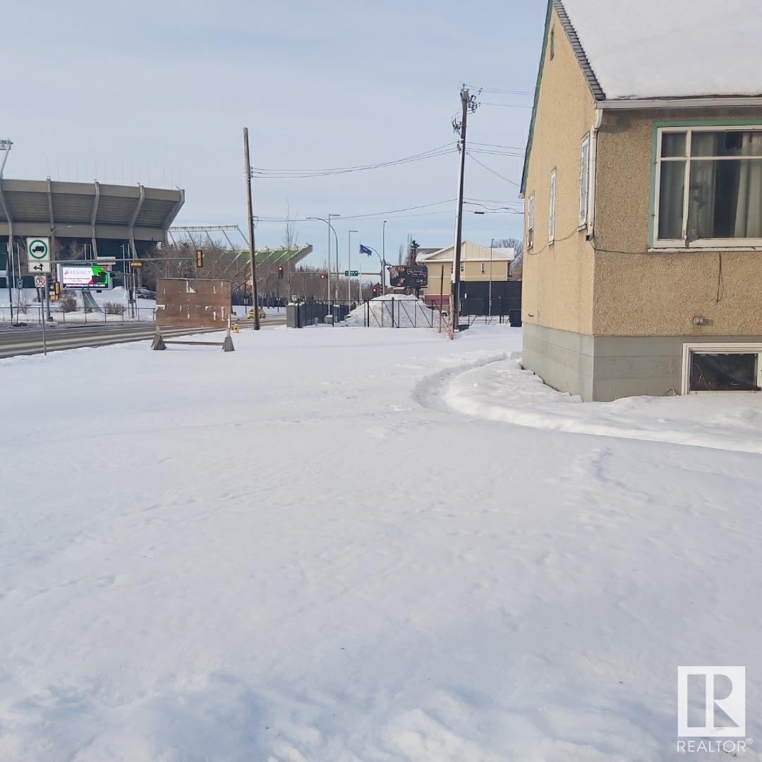 11206 85 ST NW