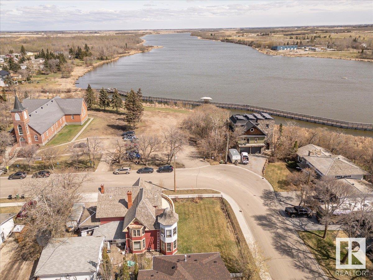 4518 51 Av Property Photo 1