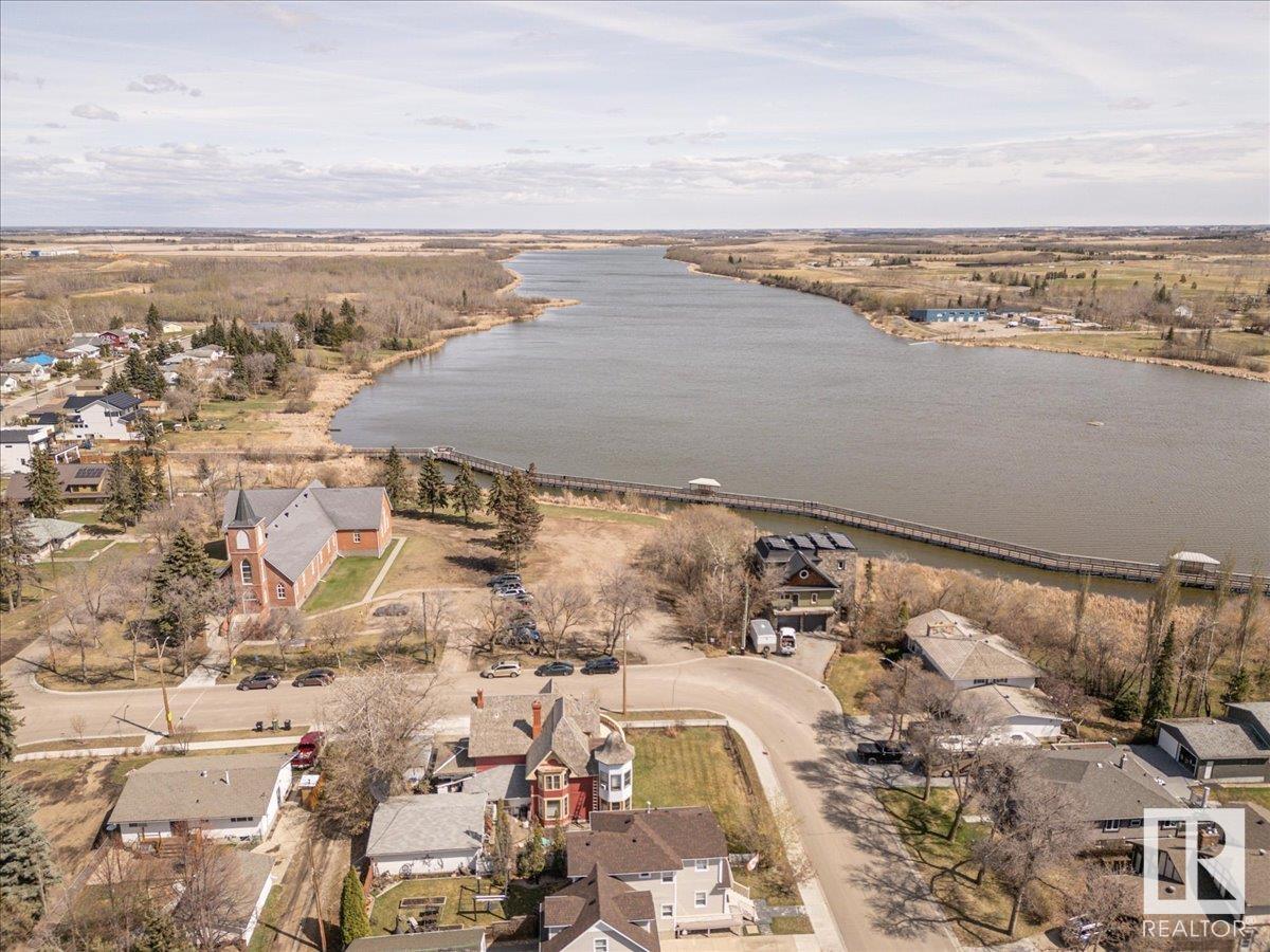 4518 51 Av Property Photo 48