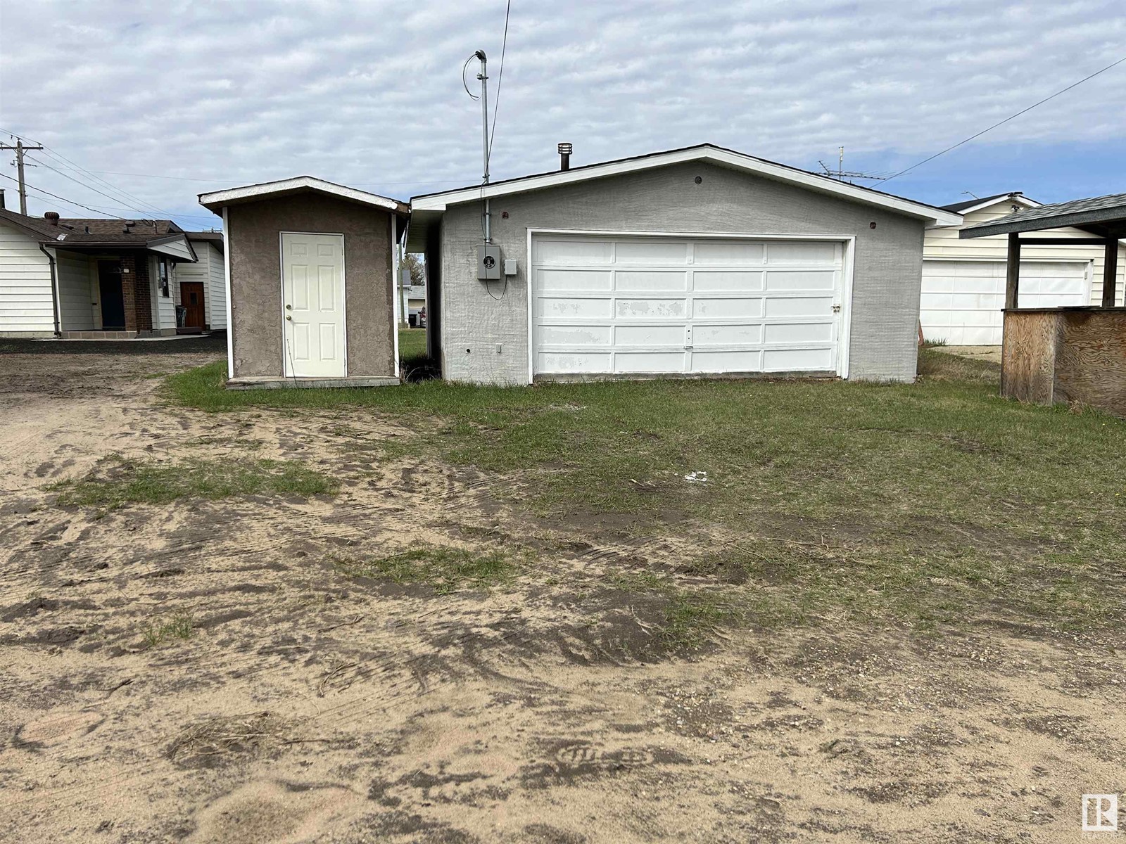 4807 46 St Property Photo 1