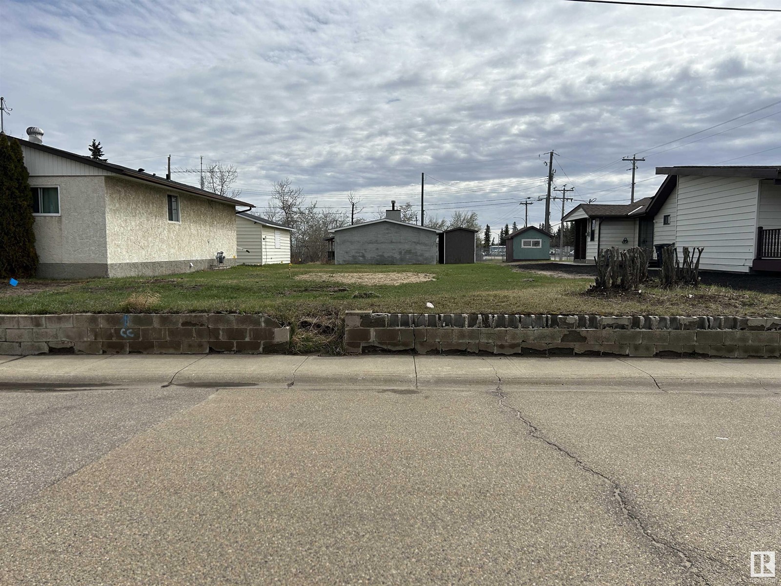4807 46 St Property Photo 3