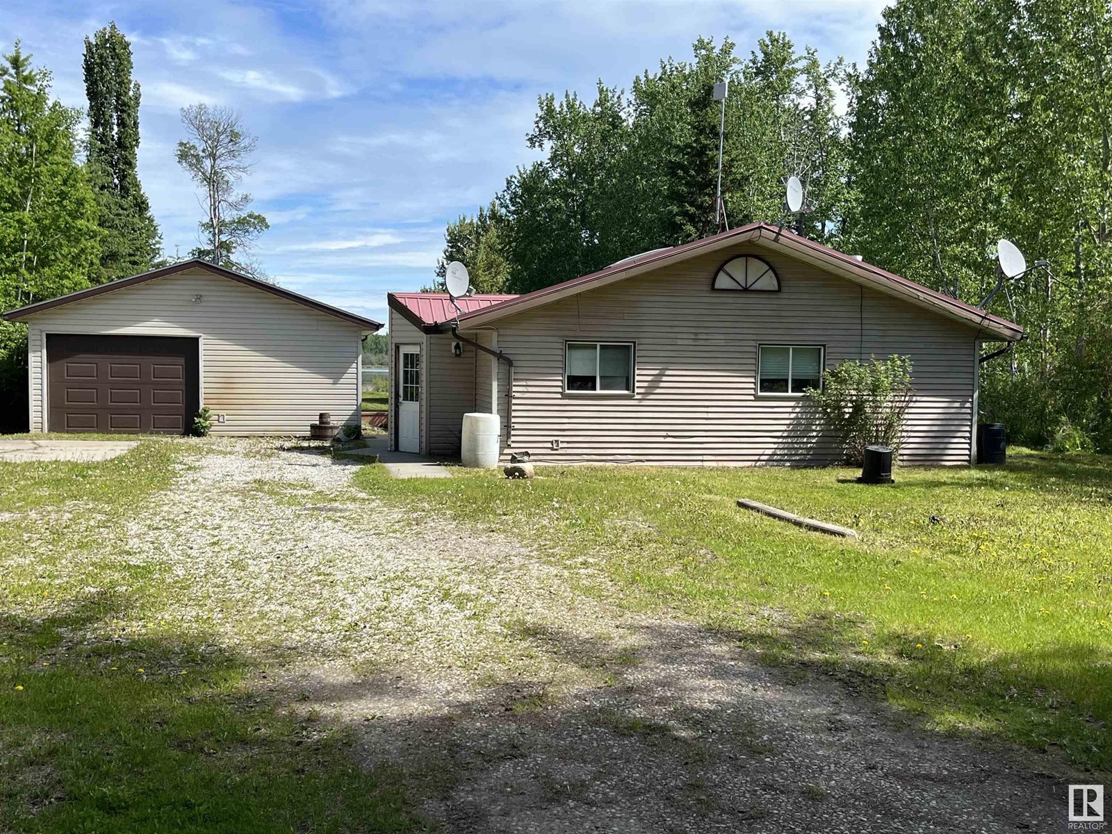 90 4418 Hwy 633 Property Photo 1