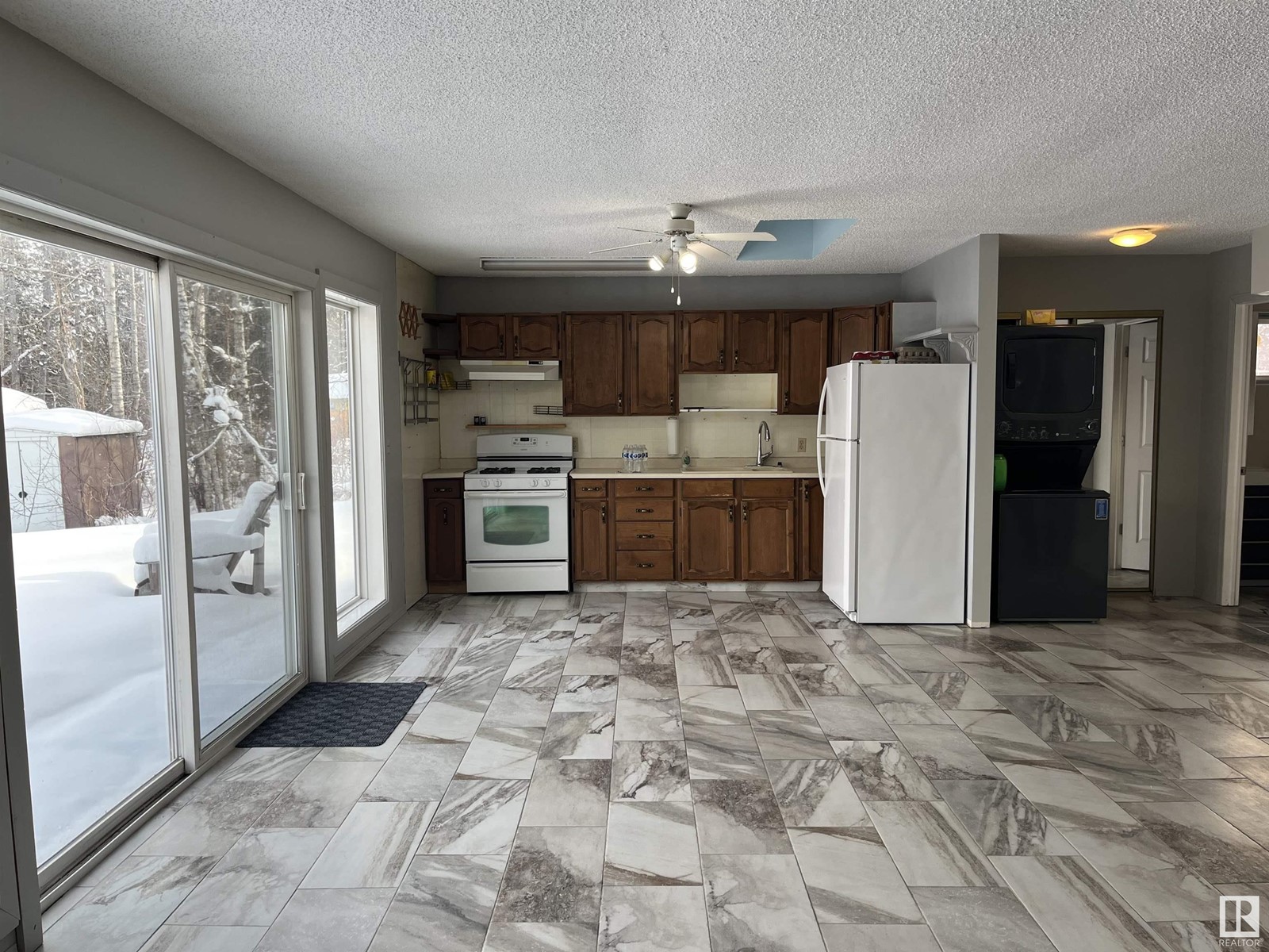 90 4418 Hwy 633 Property Photo 3