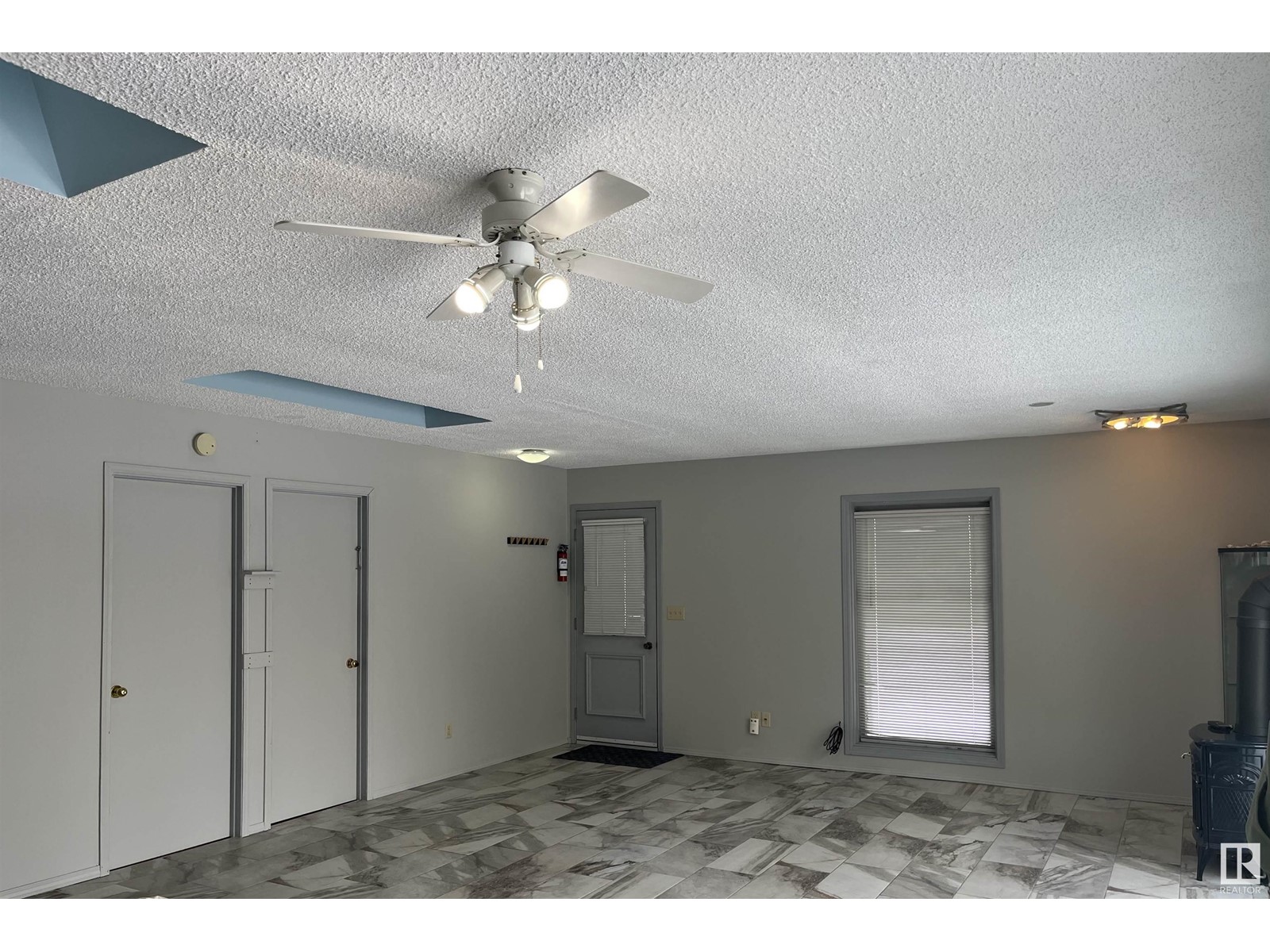 90 4418 Hwy 633 Property Photo 6