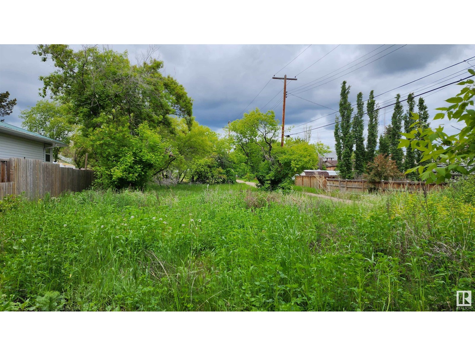 5114 51 AV Property Photo 1