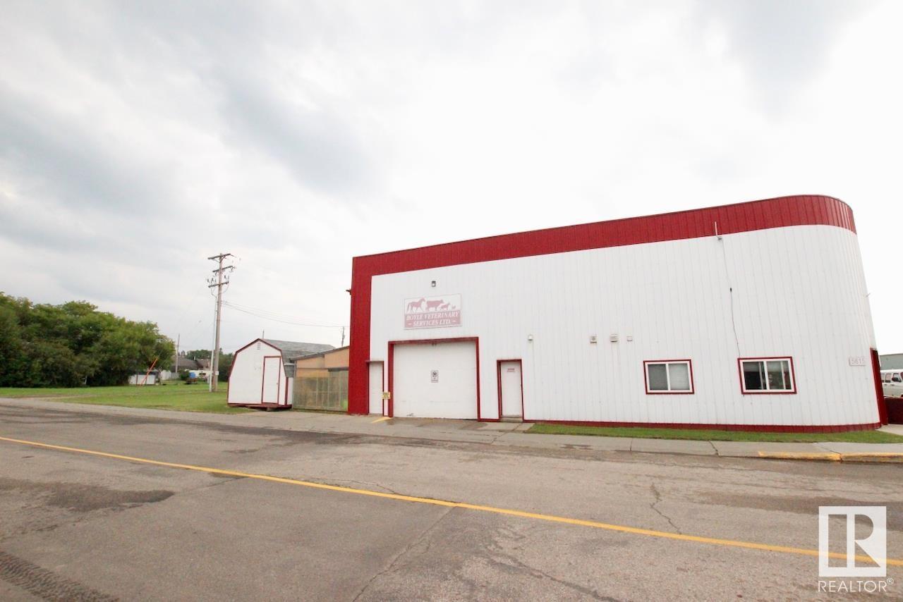 5615 Railway Av Property Photo 4