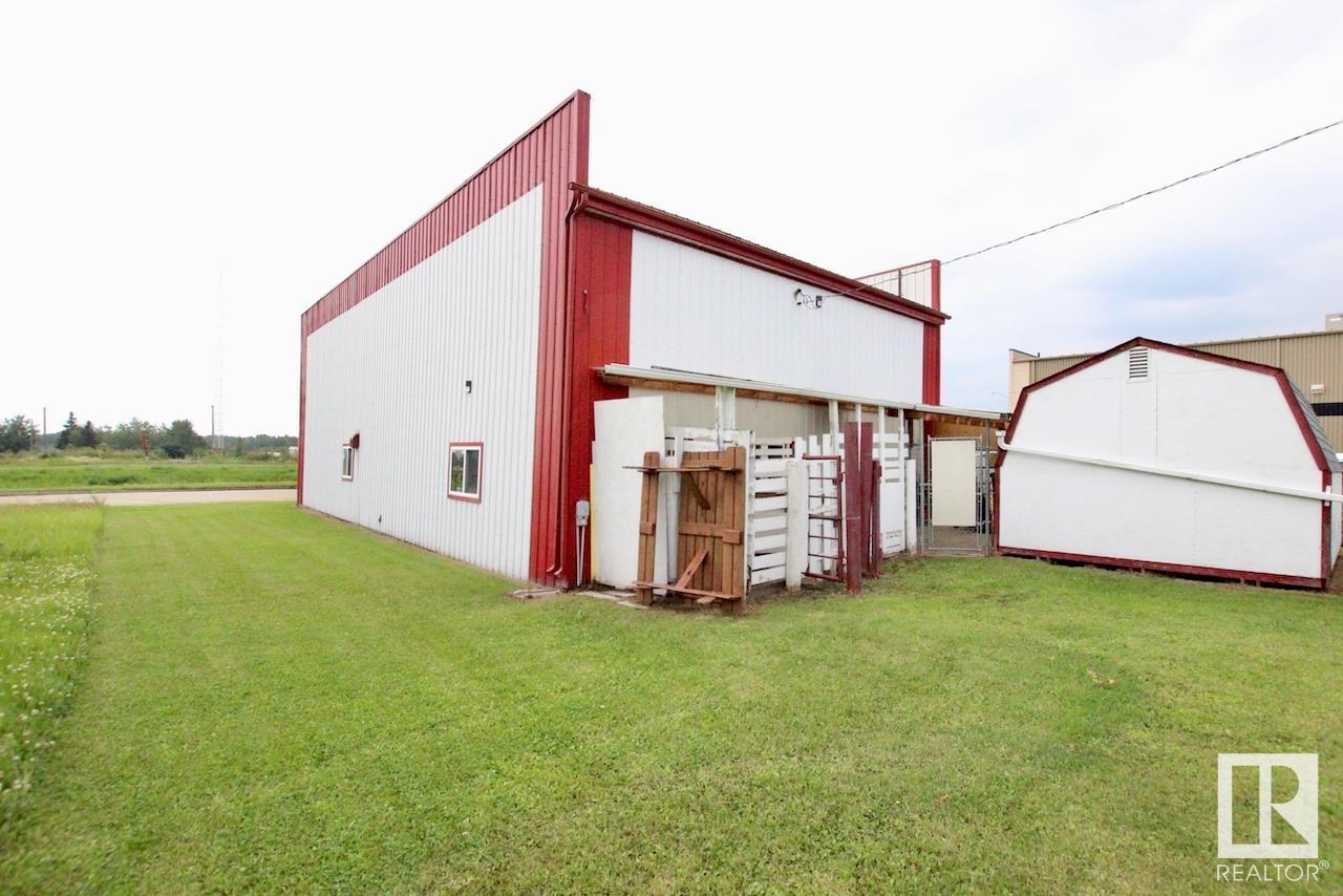 5615 Railway Av Property Photo 5