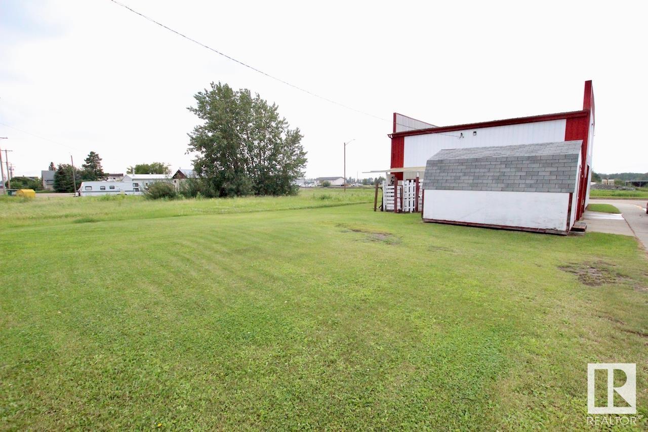 5615 Railway Av Property Photo 6