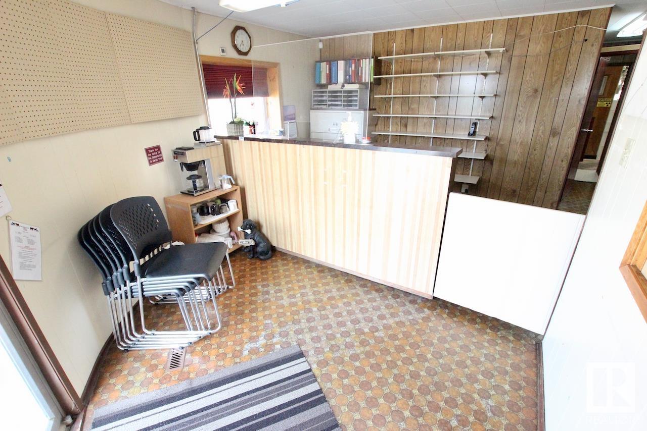 5615 Railway Av Property Photo 7